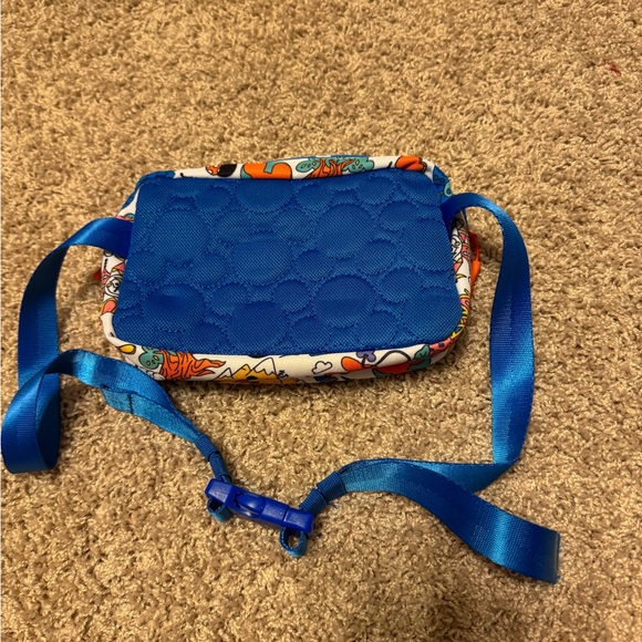 Disney World Four Park Blue and White Fanny Pack, Tags removed, never used - Picture 2 of 8